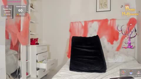 Snapshot of annybigassxxx chatting on 10-27-25, 05:17 Melani online show from 10-27-25, 05:17