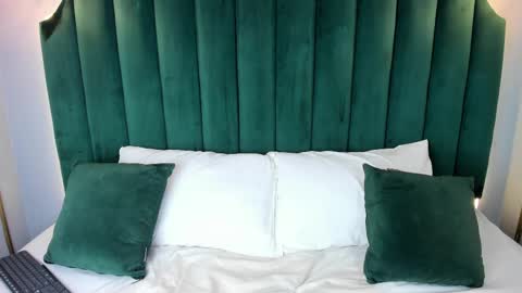 Snapshot of annycolson chatting on 10-24-25, 05:37 Anny Colson online show from 10-24-25, 05:37