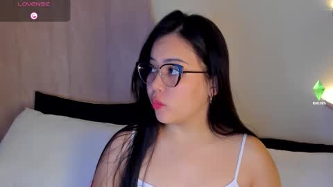 A N N Y E  online show from 11-22-25, 12:04