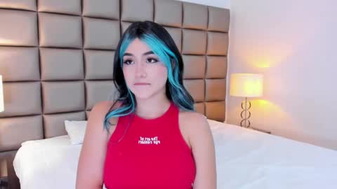 Snapshot of annyhizzle chatting on 01-22-25, 09:32 online show from 01-22-25, 09:32