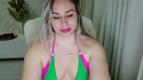 Snapshot of annyloveyou chatting on 02-15-25, 10:10 Annyfit4you online show from 02-15-25, 10:10