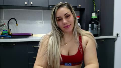 Snapshot of annyloveyou chatting on 02-23-25, 09:16 Annyfit4you online show from 02-23-25, 09:16