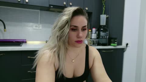 Snapshot of annyloveyou chatting on 03-03-25, 09:05 Annyfit4you online show from 03-03-25, 09:05