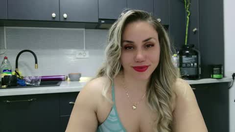 Snapshot of annyloveyou chatting on 03-10-25, 07:18 Annyfit4you online show from 03-10-25, 07:18