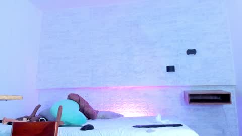 Snapshot of annyluna1 chatting on 01-04-25, 04:11 Annyluna online show from 01-04-25, 04:11