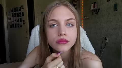 AnnySunshinee online show from 07-19-26, 08:51