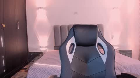 AnnyT online show from 12-14-25, 09:30