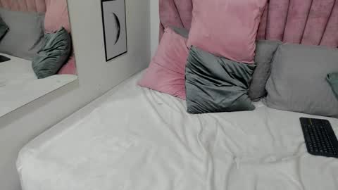 AnnyWest online show from 03-12-26, 08:59