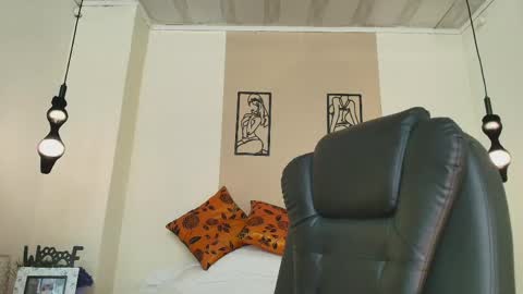 Snapshot of annyxhot chatting on 04-30-26, 11:05 AnnyXhot online show from 04-30-26, 11:05