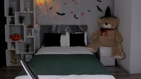 Snapshot of anoradark chatting on 10-26-25, 12:44 Anora online show from 10-26-25, 12:44