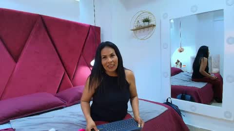 Anthonelaa   online show from 05-26-26, 08:27