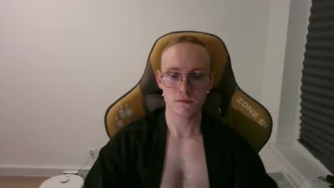 Snapshot of anthonythorn chatting on 10-19-25, 09:48 anthonythorn online show from 10-19-25, 09:48