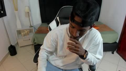       online show from 11-08-25, 12:44