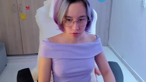 Snapshot of anto_sweet18 chatting on 09-11-25, 01:28  My birthday is on december 2nd surprise me with a gift from my amazonlist online show from 09-11-25, 01:28