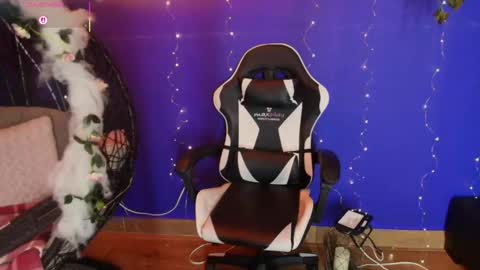 Snapshot of anto_thompson chatting on 11-30-25, 02:59 Antonella online show from 11-30-25, 02:59