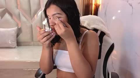 Antonela online show from 12-18-25, 12:55