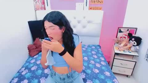 Snapshot of antonela_xx3 chatting on 04-07-26, 11:04 antonela_xx3 online show from 04-07-26, 11:04