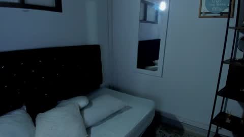 Antonela online show from 02-10-25, 02:41