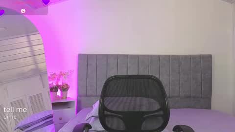 Snapshot of antonella01_cf chatting on 09-26-25, 09:19 antonella online show from 09-26-25, 09:19