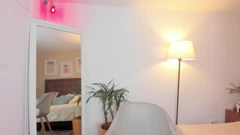 Snapshot of antonella_barone chatting on 11-18-25, 02:10 Antonella online show from 11-18-25, 02:10