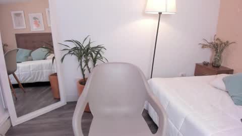 Snapshot of antonella_barone chatting on 11-25-25, 02:06 Antonella online show from 11-25-25, 02:06