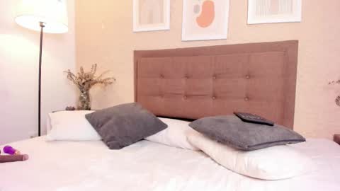 Snapshot of antonella_barone chatting on 12-15-25, 02:32 Antonella online show from 12-15-25, 02:32