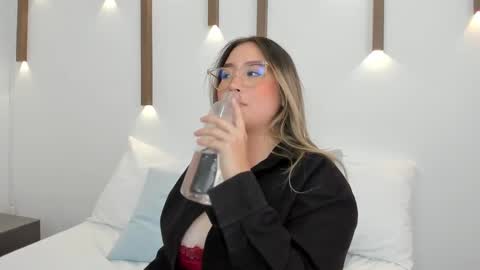 A N T O N E L L A  online show from 01-23-25, 03:11