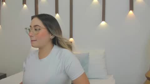 A N T O N E L L A  online show from 02-05-25, 12:06