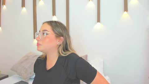 A N T O N E L L A  online show from 03-08-25, 04:28