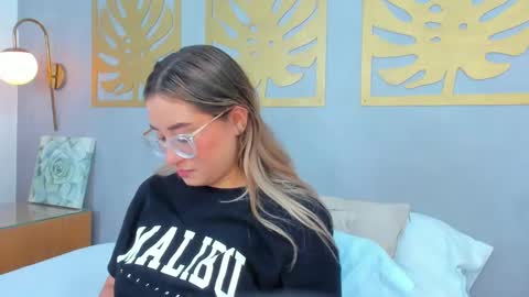 A N T O N E L L A  online show from 03-12-25, 10:39