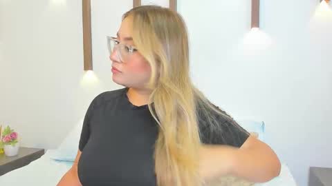 A N T O N E L L A  online show from 09-10-25, 12:38