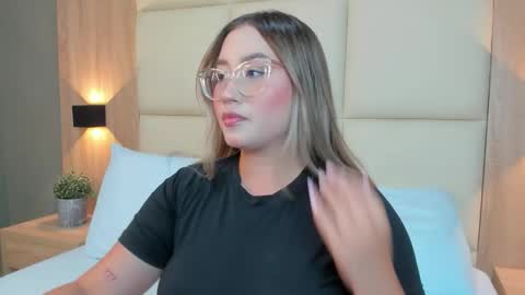 A N T O N E L L A  online show from 11-26-25, 12:17