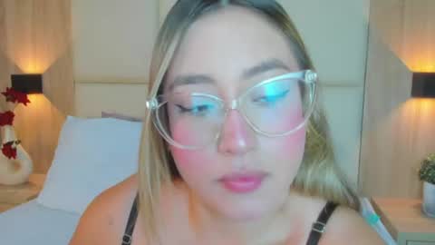 A N T O N E L L A  online show from 06-09-26, 12:28