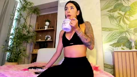 Antonella Rossi online show from 04-30-26, 08:04