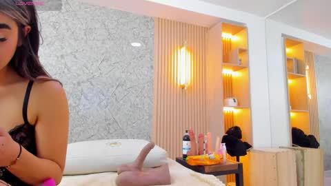 Snapshot of antonella_west chatting on 11-19-25, 07:36 Anto online show from 11-19-25, 07:36