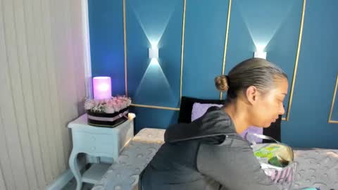 Sarah online show from 02-23-25, 10:28