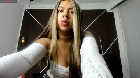 Snapshot of antonellarosss chatting on 02-04-25, 11:38 A N T O N E L L A online show from 02-04-25, 11:38