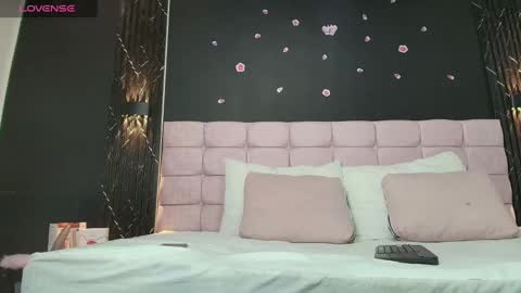 Snapshot of antonellarosss chatting on 10-14-25, 12:06 A N T O N E L L A online show from 10-14-25, 12:06