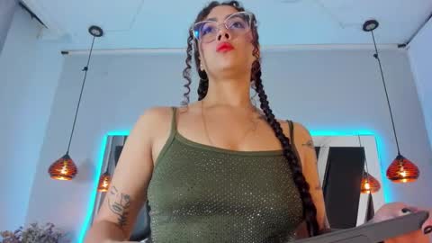 A N T O N E L L E  online show from 01-04-25, 11:22