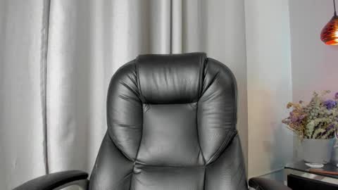 A N T O N E L L E  online show from 01-08-25, 11:21