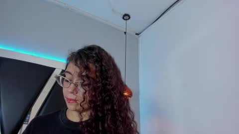 A N T O N E L L E  online show from 01-10-25, 02:34