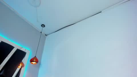 A N T O N E L L E  online show from 01-12-25, 05:22