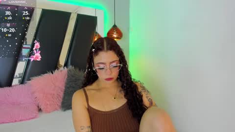 A N T O N E L L E  online show from 02-07-25, 11:34