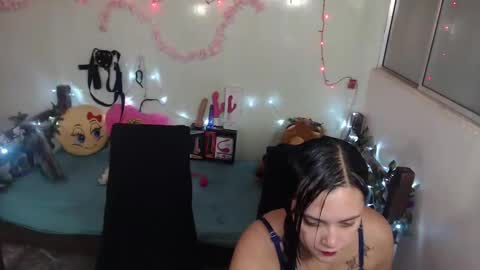 Snapshot of antonia_franco chatting on 02-17-25, 06:09 Antonia online show from 02-17-25, 06:09