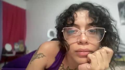 Snapshot of antoniabloom chatting on 12-19-25, 03:02 Antonia online show from 12-19-25, 03:02