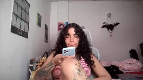 Snapshot of antoniabloom chatting on 01-06-26, 05:27 Antonia online show from 01-06-26, 05:27