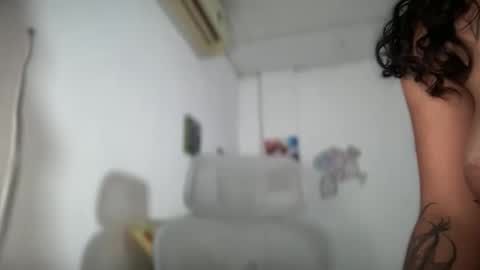 Snapshot of antoniabloom chatting on 02-11-26, 02:27 Antonia online show from 02-11-26, 02:27