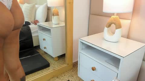 Antonia online show from 05-25-26, 12:44