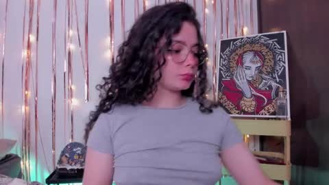 Snapshot of antoniart_ chatting on 01-05-25, 02:38 Antonia online show from 01-05-25, 02:38