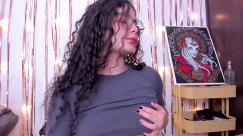 Snapshot of antoniart_ chatting on 01-15-25, 02:38 Antonia online show from 01-15-25, 02:38